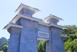 长城华人怀思堂双阙大门